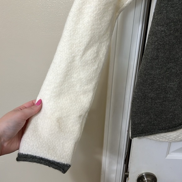 Cyrus Gray and Cream Oversized Colorblock Turtleneck Sweater Size Large - Picture 4 of 6